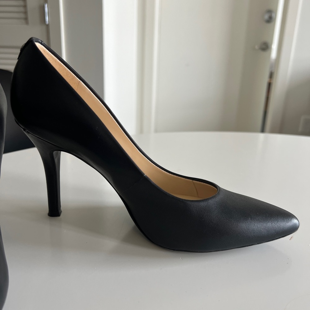 NINE WEST Pointed Matte Black Heel
